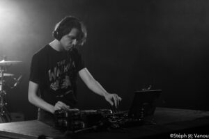 DJ