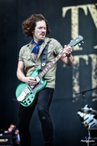 Tyler Bryant-4097-Modifier