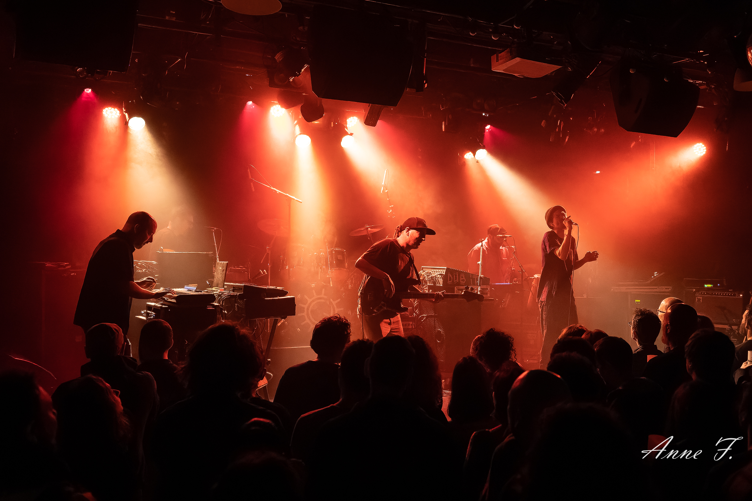 ZENTONE + THRIAKIS – Le Hangar d’Ivry-sur-Seine – 01/04/2023