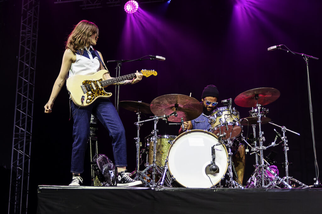 24-07-19-soiree-2-guitare-en-scene-dm-8530-Avec accentuation-Bruit