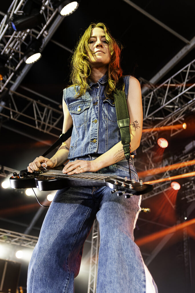 24-07-19-soiree-2-guitare-en-scene-dm-8644-Avec accentuation-Bruit