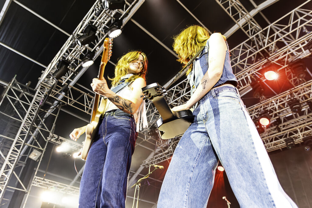 24-07-19-soiree-2-guitare-en-scene-dm-8664-Avec accentuation-Bruit
