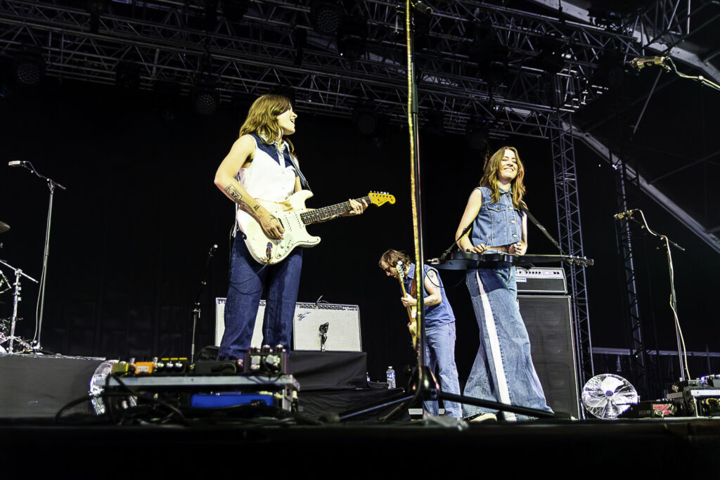 24-07-19-soiree-2-guitare-en-scene-dm-8780-Avec accentuation-Bruit