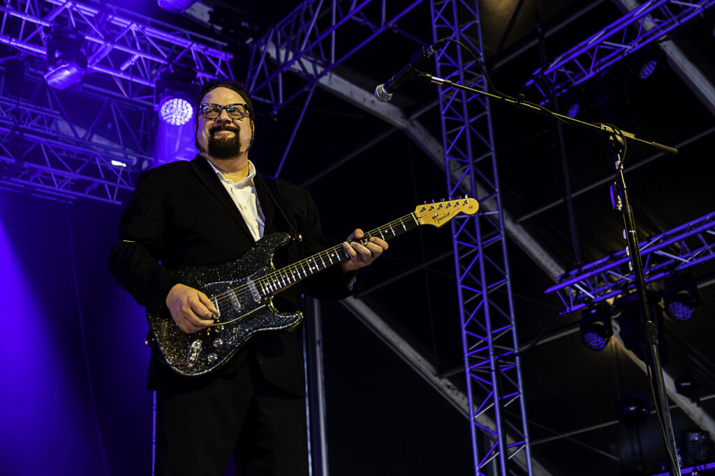 24-07-19-soiree-2-guitare-en-scene-dm-8859-Avec accentuation-Bruit
