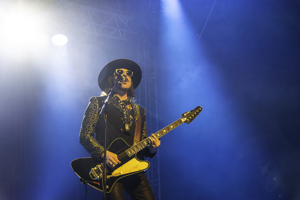 24-07-19-soiree-2-guitare-en-scene-dm-8987-Avec accentuation-Bruit