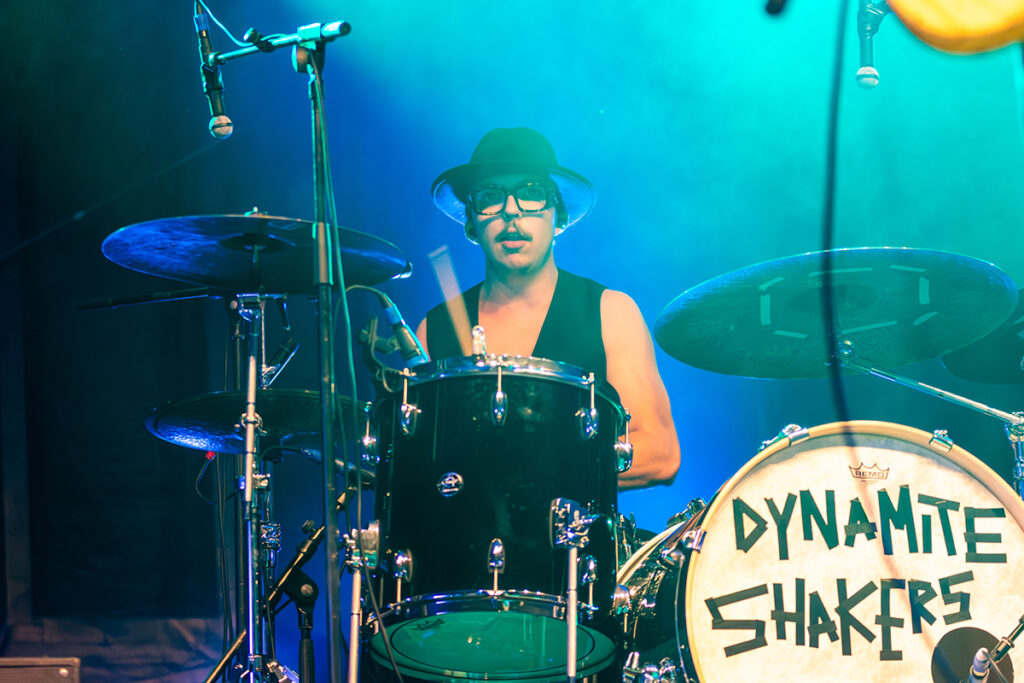 250716-dynamite-shakers--guitare-en-scene-dm-26733-Avec accentuation-Bruit