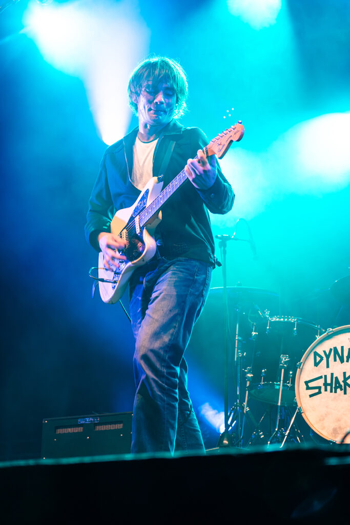 250716-dynamite-shakers--guitare-en-scene-dm-5655-Avec accentuation-Bruit