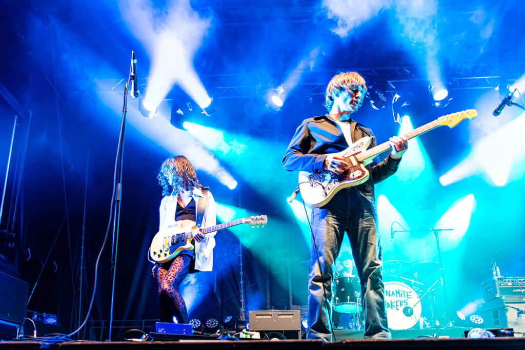 250716-dynamite-shakers--guitare-en-scene-dm-5667-Avec accentuation-Bruit