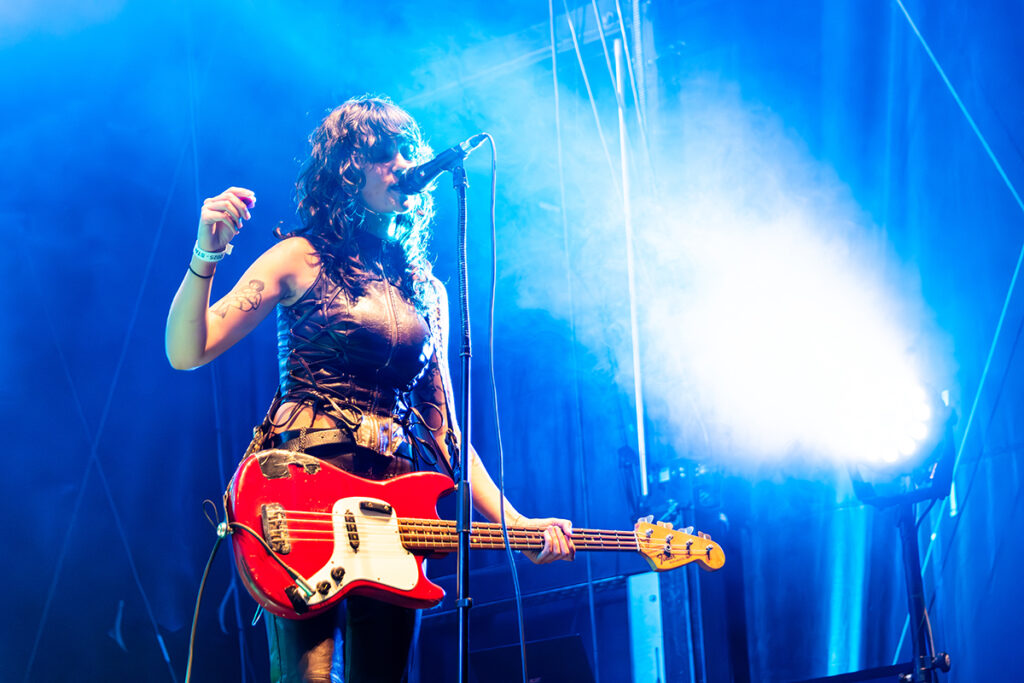 250716-dynamite-shakers--guitare-en-scene-dm-5675-Avec accentuation-Bruit