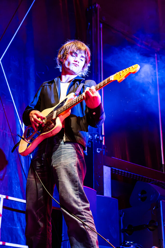 250716-dynamite-shakers--guitare-en-scene-dm-5726-Avec accentuation-Bruit