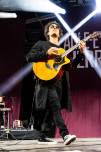 250716-eagle-eye-cherry-guitare-en-scene-dm-5173-Avec accentuation-Bruit