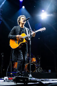 250716-eagle-eye-cherry-guitare-en-scene-dm-5191-Avec accentuation-Bruit