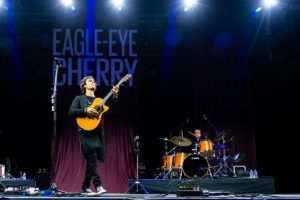 250716-eagle-eye-cherry-guitare-en-scene-dm-5249-Avec accentuation-Bruit