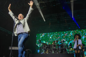 250716-simple-minds-cherry-guitare-en-scene-dm-5381-Avec accentuation-Bruit