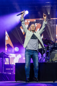 250716-simple-minds-cherry-guitare-en-scene-dm-5489-Avec accentuation-Bruit