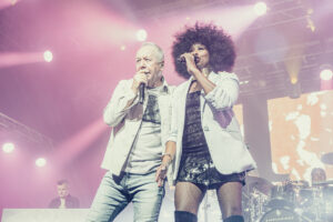 250716-simple-minds-cherry-guitare-en-scene-dm-5523-Avec accentuation-Bruit