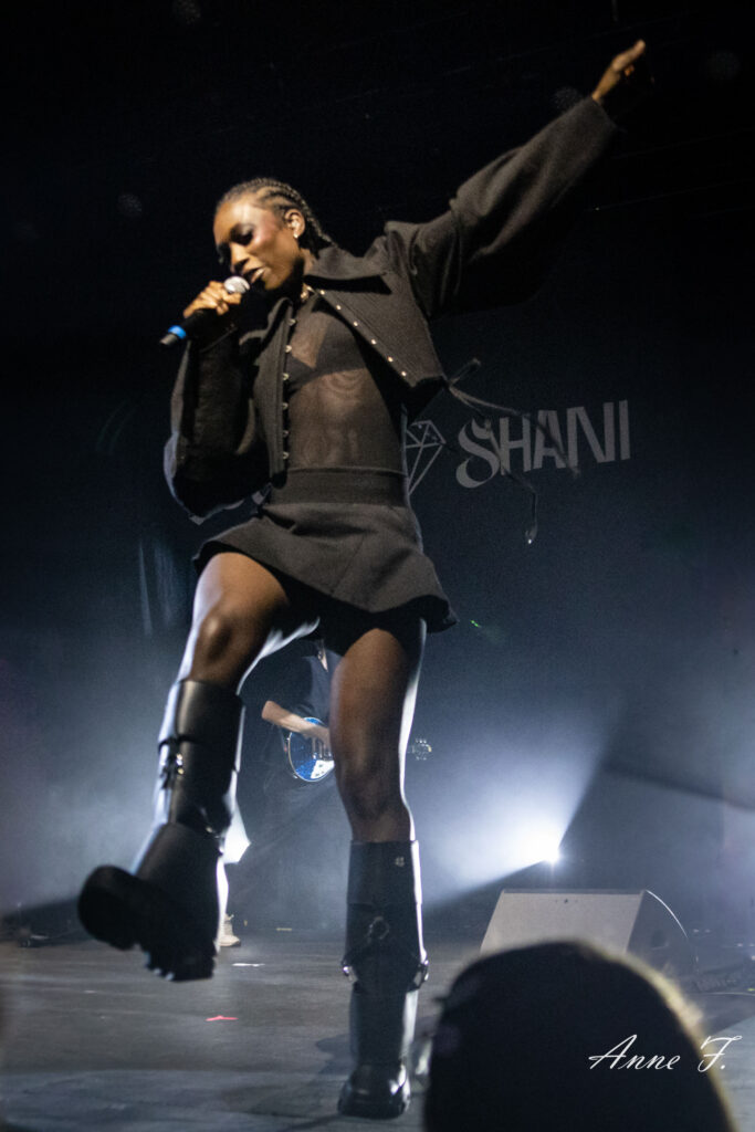Juste Shani-1