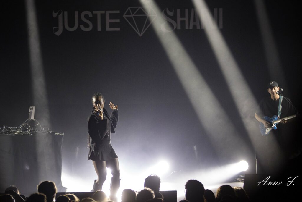 Juste Shani-12
